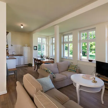 Im Ersten Obergeschoss Des Gutshauses By Interhome アパート