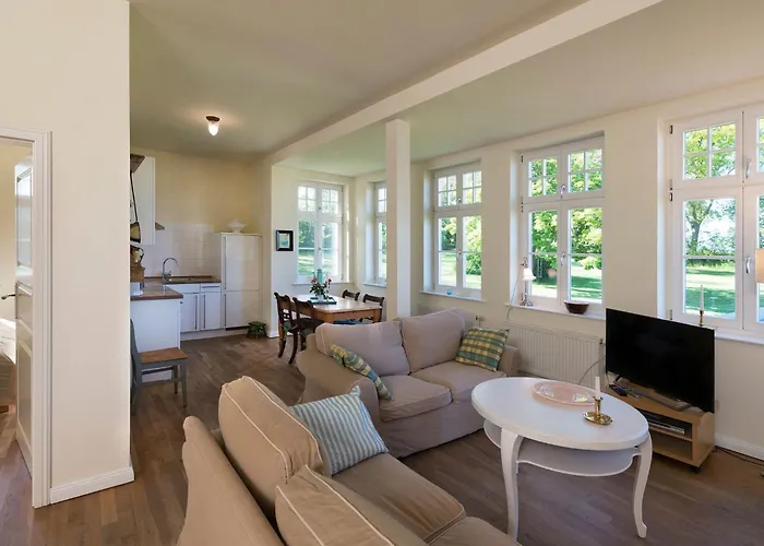 Im Ersten Obergeschoss Des Gutshauses By Interhome アパート